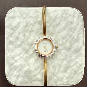 Vintage Women's Gucci Gold plated braclet Watch